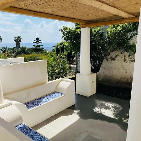 Casa Mandarino - Central, View And Silence 斯特龙博利